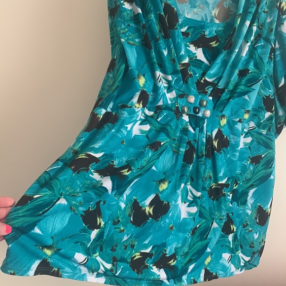 Maggie Barnes beautiful top/blouse floral print size 3X (26/28) pleated front - Picture 6 of 10